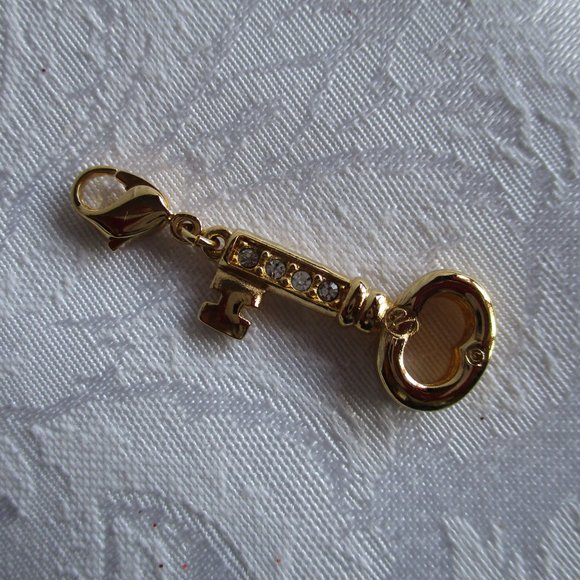 💖 PARISIAN LIGHTS BY VONELLE VINTAGE KEY CHARM WITH CRYSTALS – NWOT 💖 - Picture 11 of 16